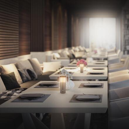 BRILONER Gila stolní lampa - 2,6W, 200lm, bezdrátová, LED, IP44, dotykový vypínač, stmívatelná, černá/zlatá 7669015