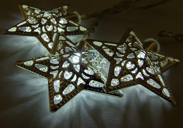 DecoLED LED světelný řetěz na baterie - kovové hvězdy styl vintage, ledově bílá, 10 diod, 2,8m