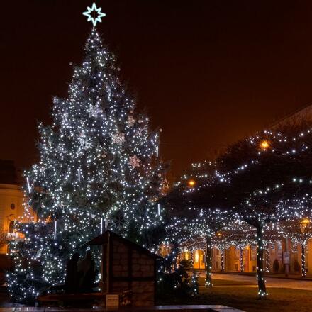 LED světelný řetěz - 100m, ledově bílá s FLASH, 1000 diod, IP67