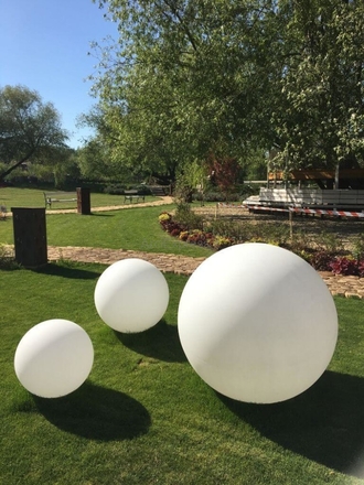 FAN EUROPE Solární lampa Geco, bílá, LED solární 1 W, 90 lm, RGBW, stmívatelná, IP65, vč. dálkového ovladače, 40 x 40 cm