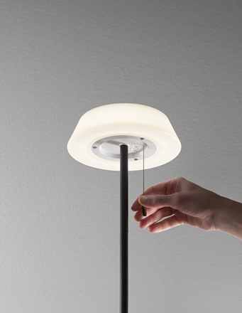 Solární stolní lampa Jin (černá), dobíjecí LED 1,2 W, stmívatelná 3000K, IP54, ? 17 x 32 cm