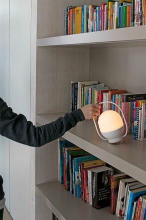 FARO TAKE AWAY LED, bílá přenosná stolní lampa