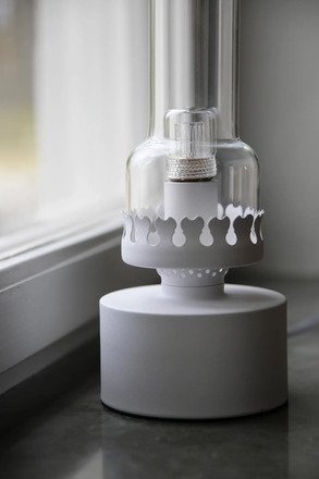 Markslöjd stolní lampa Kandella bílá