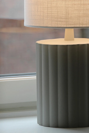 Markslöjd stolní lampa Can bílá/šedá