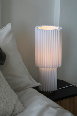 Markslöjd stolní lampa Catis bílá 45 cm