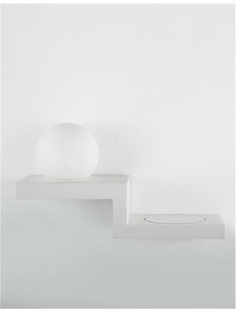 NOVA LUCE nástěnné svítidlo ROOM bílý hliník a opálové sklo vypínač na těle LED Samsung 6W 230V 3000K IP20 nabíjení telefonu 9183311