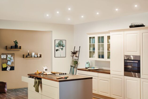 PAULMANN Standard 230V LED reflektor GU10 Flat 37mm 4,9W 2700K bílá