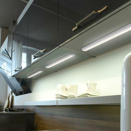 PAUL NEUHAUS LED skříňkové svítidlo, hliník, lineární 3000K PN 1122-95