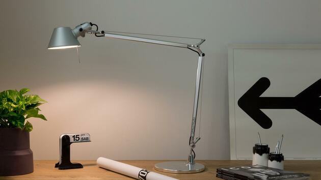 Artemide TOLOMEO stolní LED C/RILEVATORE detektor pohybu alu bez podstavce A005400