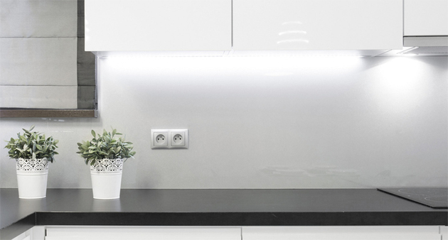 Ecolite kuchyňské LED svítidlo 22W, CCT, 2640lm, 147cm, bílá TL2001-CCT/22W